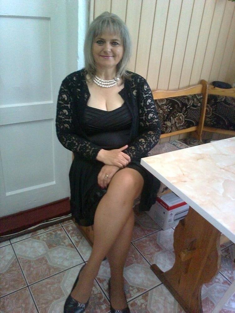 25P Gilf Milf dressed to suck wank mix