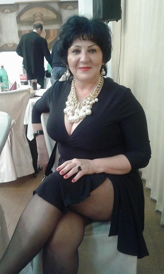 25P Gilf Milf dressed to suck wank mix