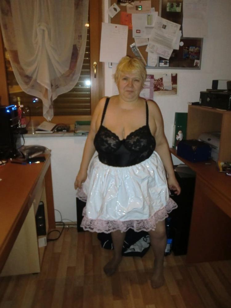 25P Gilf Milf dressed to suck wank mix