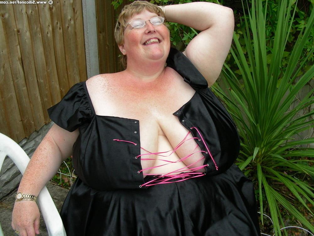 25P Gilf Milf dressed to suck wank mix