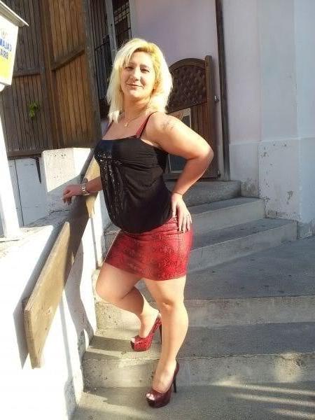 25P Gilf Milf dressed to suck wank mix
