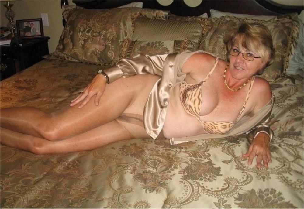 25P Gilf Milf dressed to suck wank mix