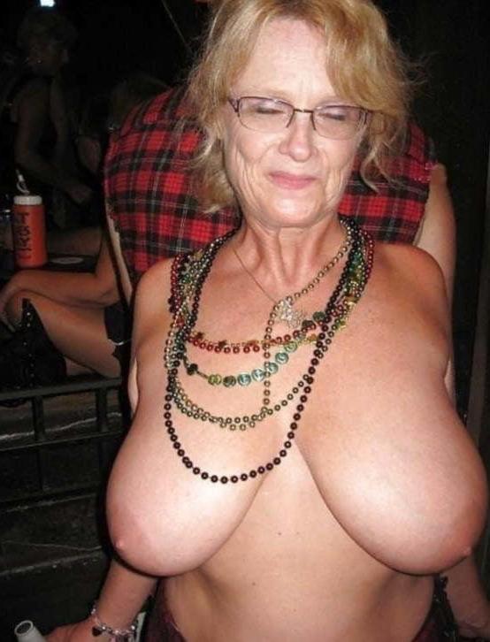 25P Amateur matures with nice tits