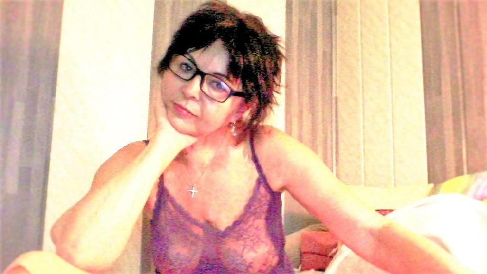 25P Romanian Milfs 2