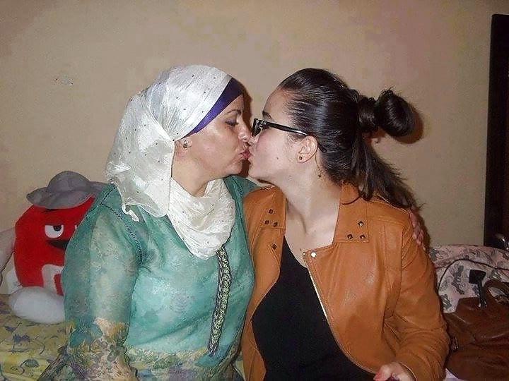 25P Arab Lesbians 1