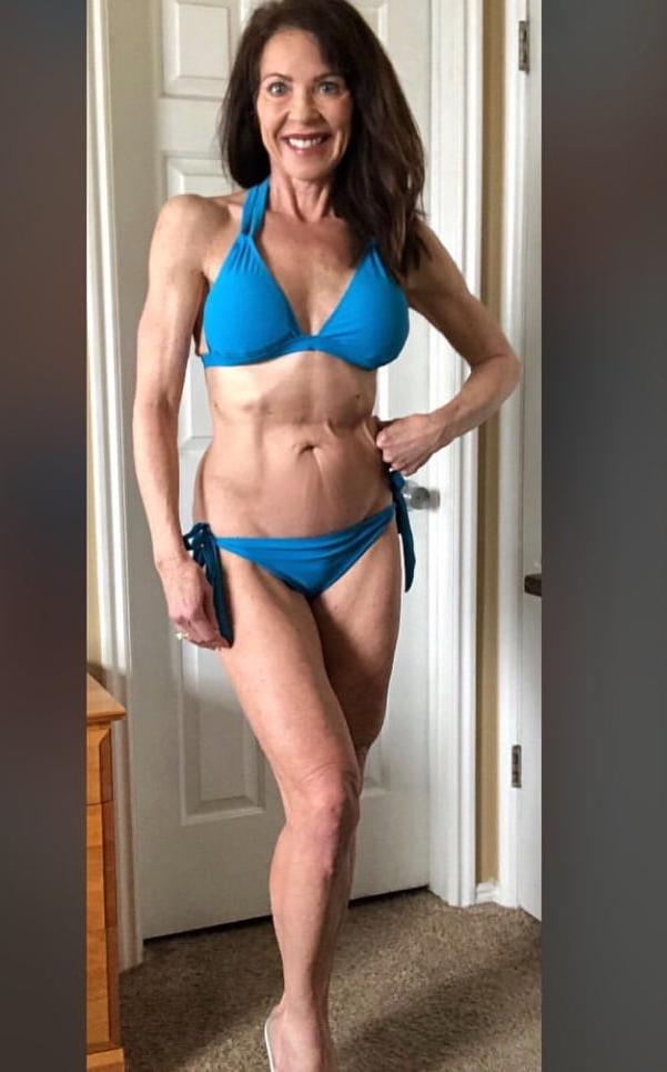 25P Milf bikini model