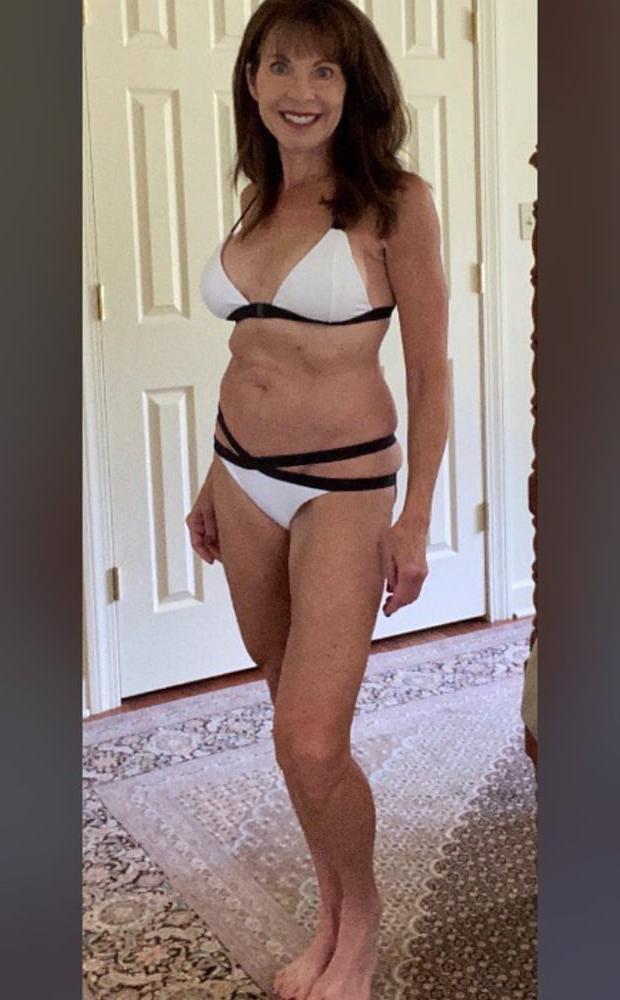 25P Milf bikini model