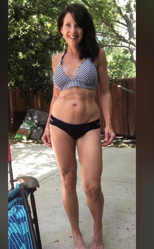 25P Milf bikini model