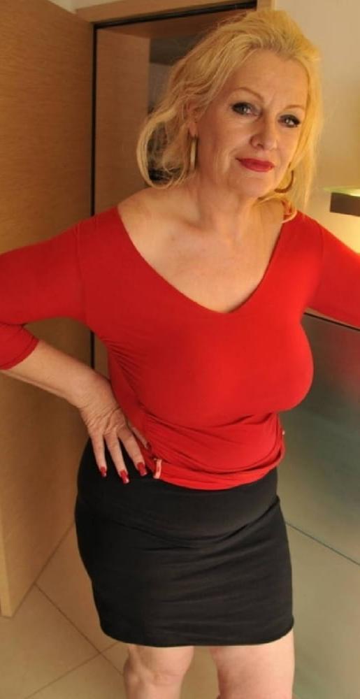 25P Mature Amateur Clothed 19