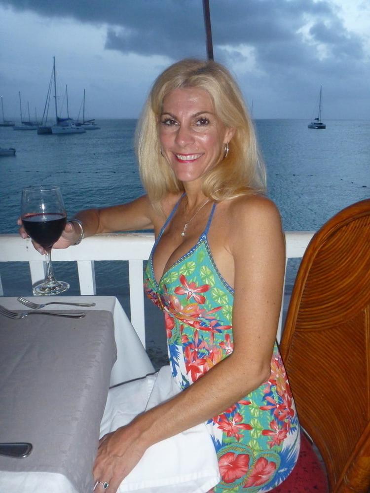 25P Exposed - Incredible Blonde Milf Alanah
