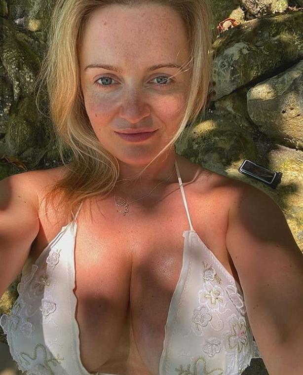 25P Beautiful and Busty MILFs 36