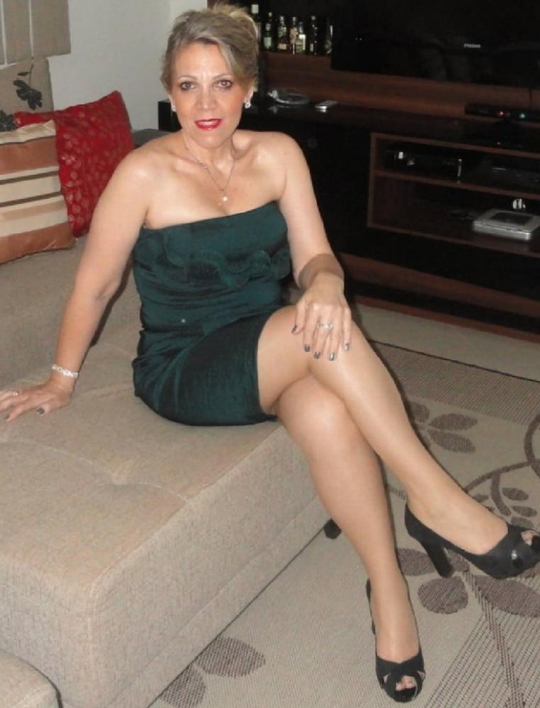 25P Mature Amateur Clothed 18