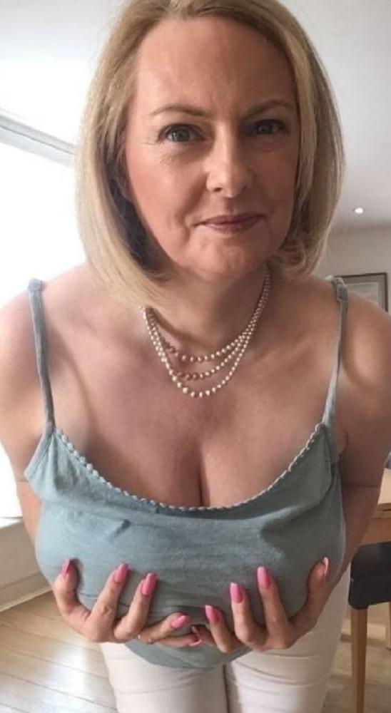 25P Mature Amateur Clothed 18