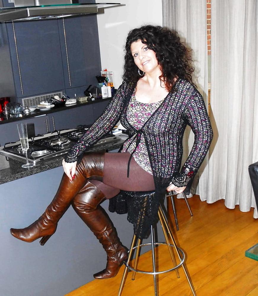 25P Milf  gilly sampson