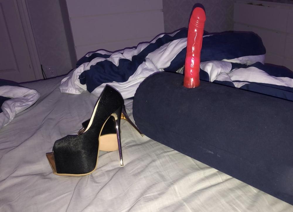 25P Milf slut in stripper heels rides dildo and doublepenetrated