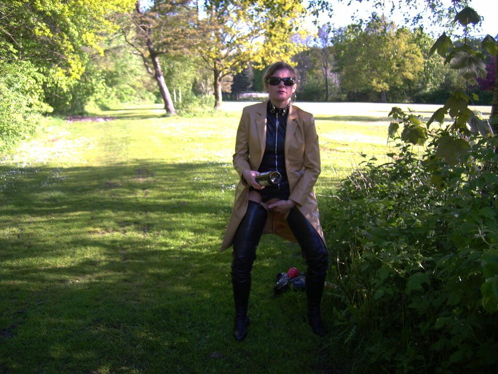 25P MILF playing hard in Denmark
