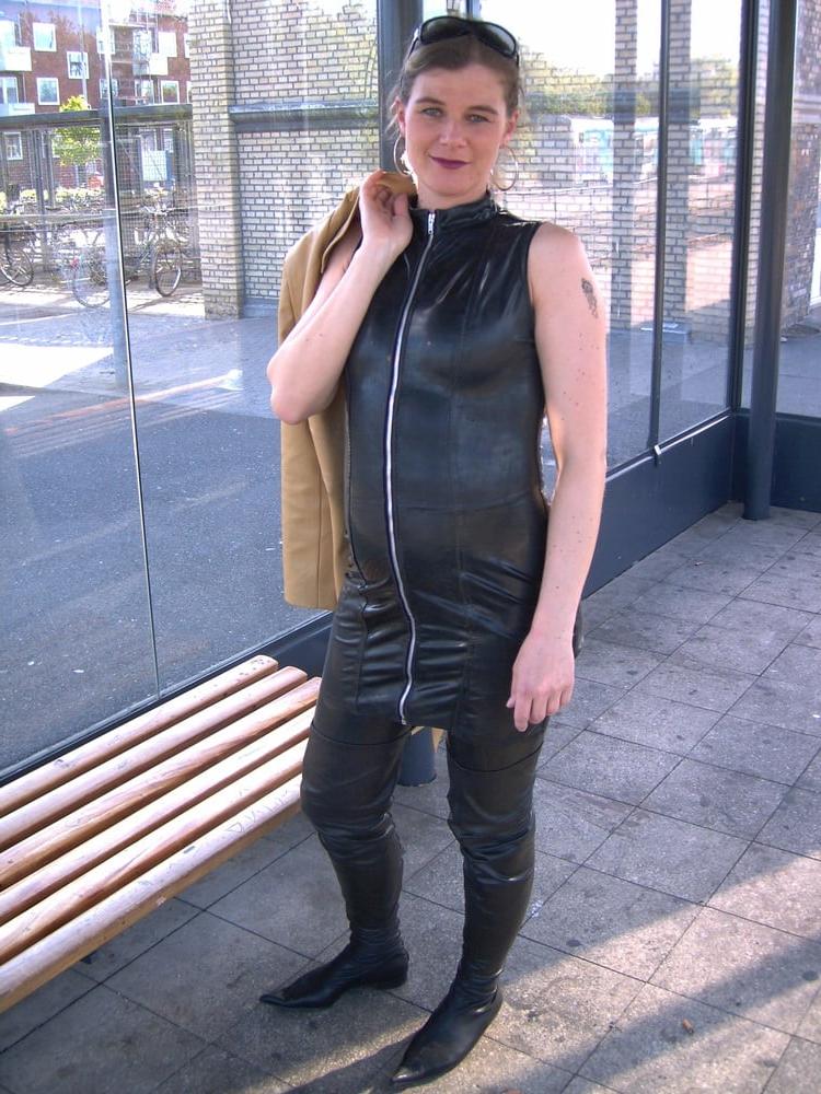 25P MILF playing hard in Denmark