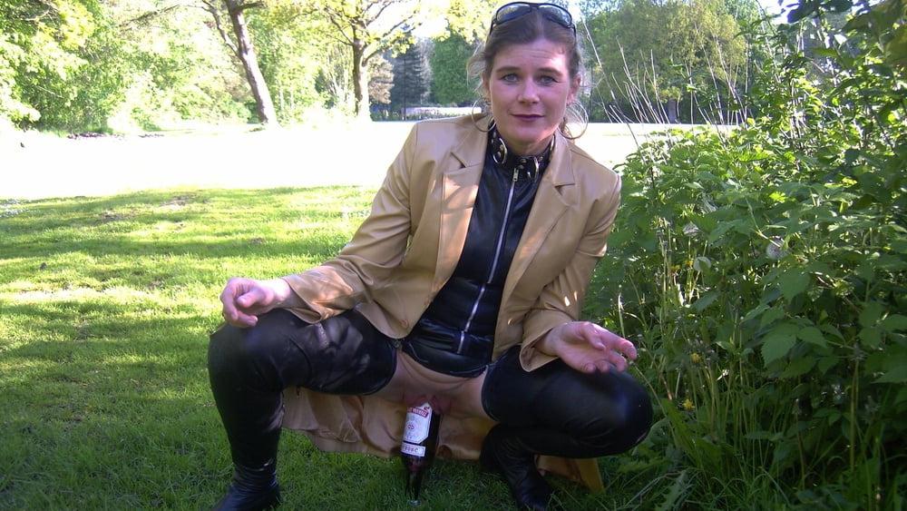 25P MILF playing hard in Denmark