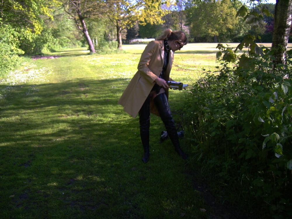 25P MILF playing hard in Denmark