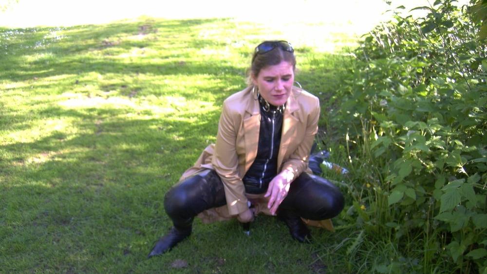 25P MILF playing hard in Denmark