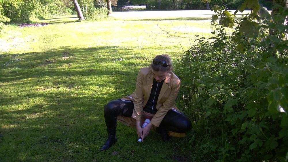 25P MILF playing hard in Denmark