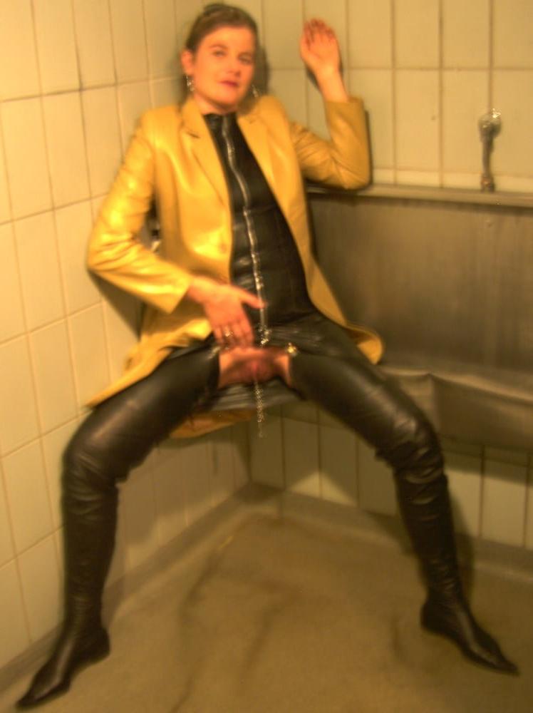 25P MILF playing hard in Denmark
