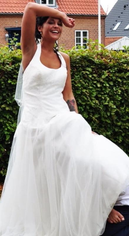 12P When brides go black
