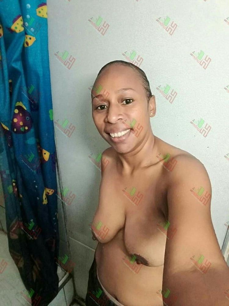 25P PNG milf