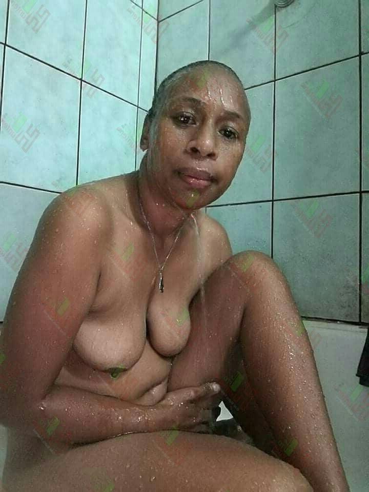 25P PNG milf