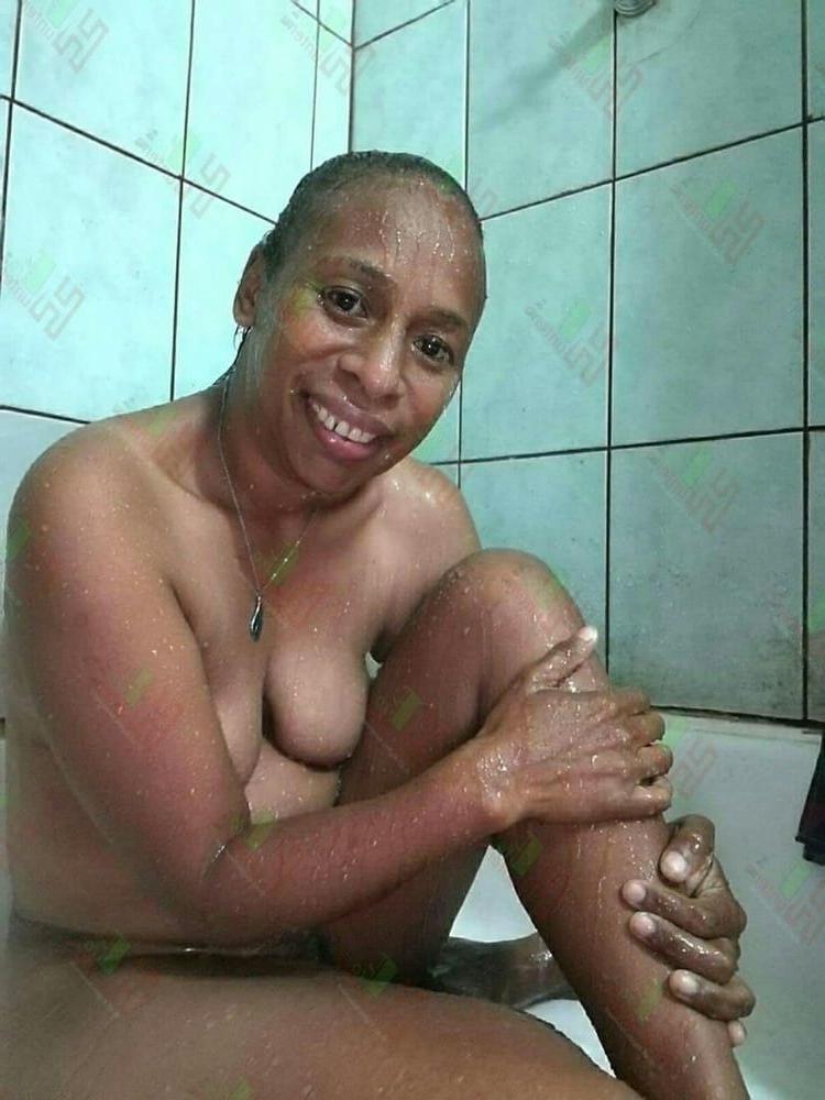 25P PNG milf