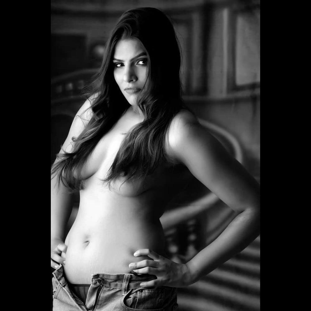 25P DESI UNSEEN INDIAN MILF