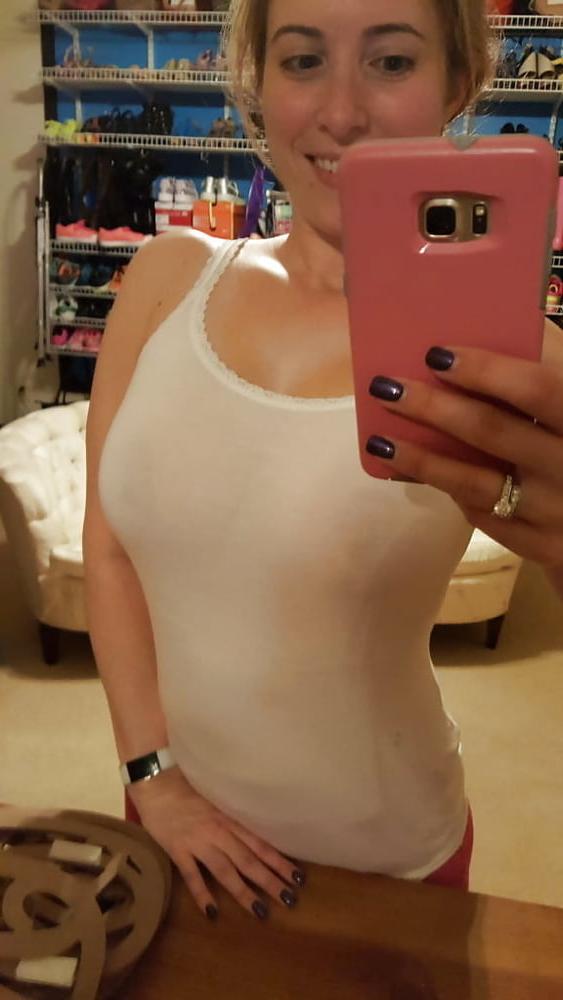25P Huge Tits And Curvy Ass On Slutty Laundromat MILF