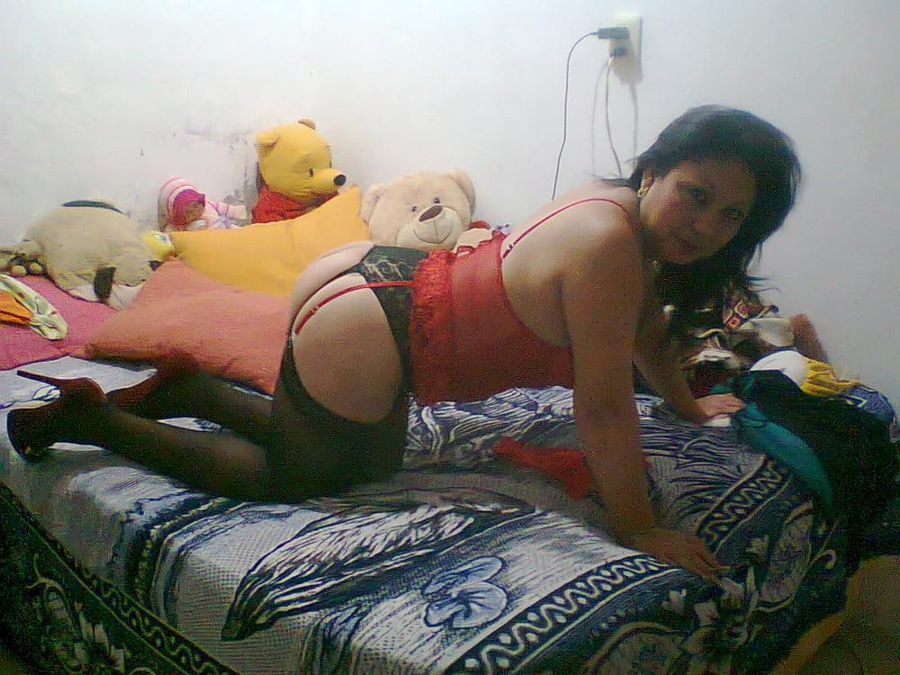 8P latina madura milf morenita sexi en traje rojo