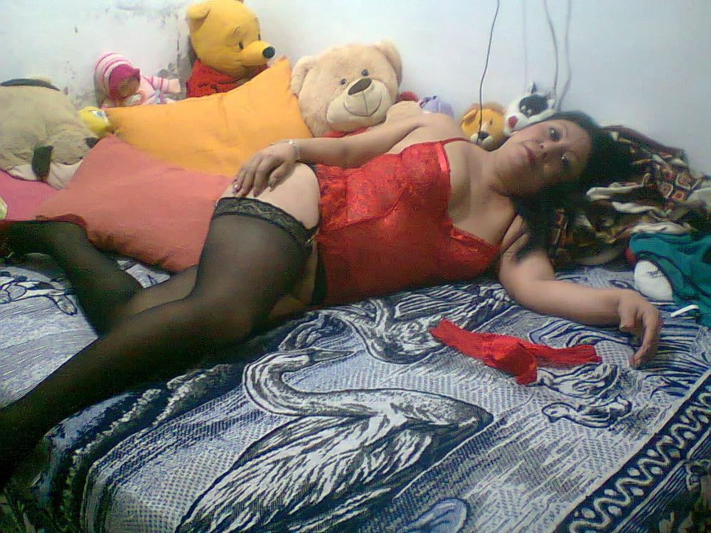 8P latina madura milf morenita sexi en traje rojo