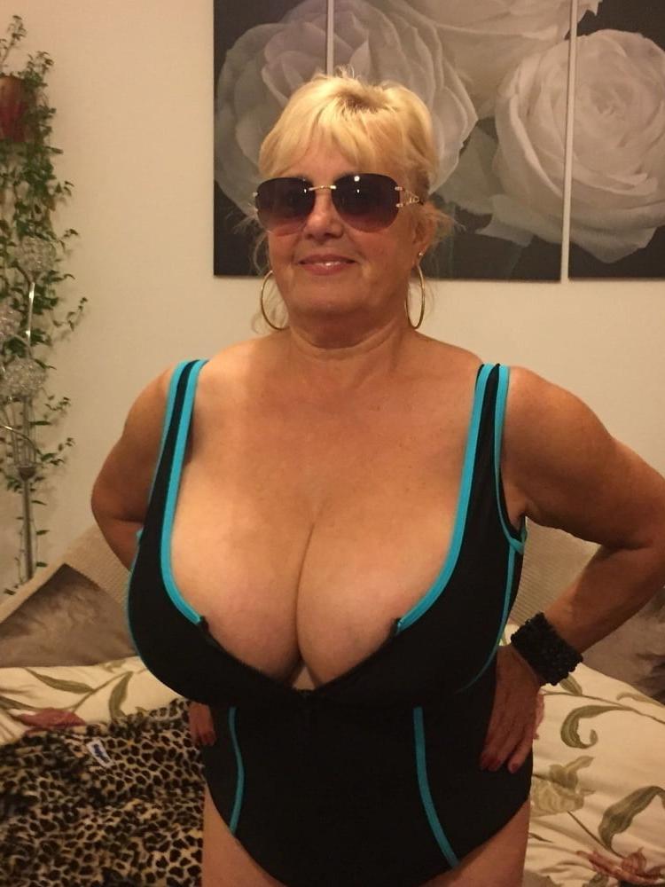 25P SEXY AMATEUR MATURES, MILFS &amp; GILFS! #1