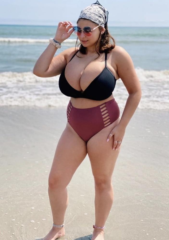 25P Beautiful and Busty MILFs 34