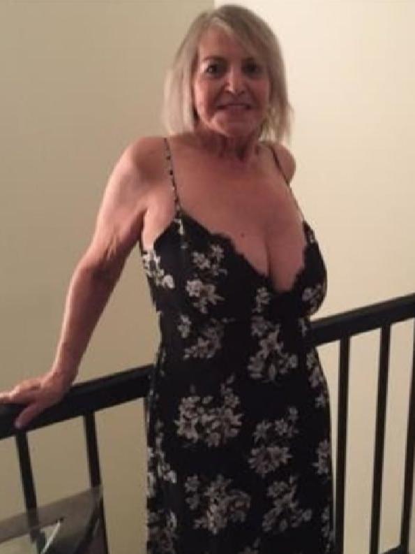25P Mature Amateur Clothed 12
