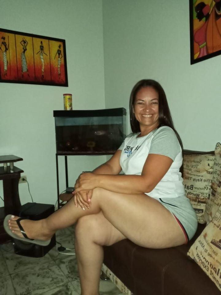11P morena madura caderona piernudisima, milf guapa coqueta