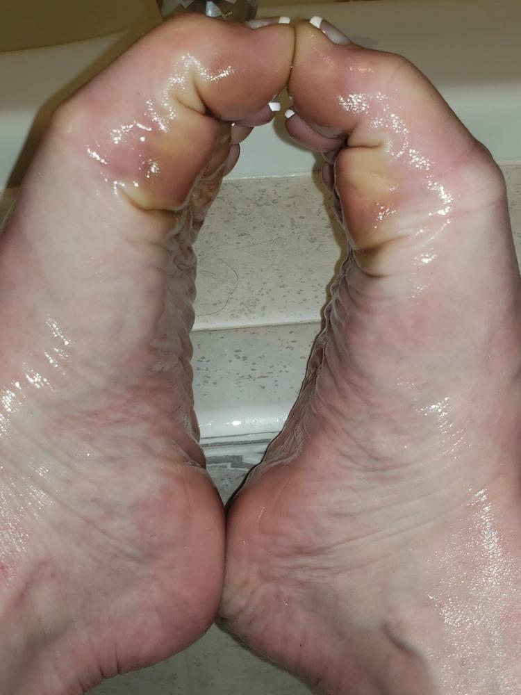 25P MILF feet MILF feet