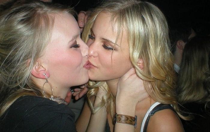 25P Lesbische Kuesse (007) Lesbian Kisses