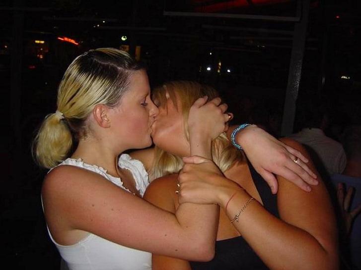 25P Lesbische Kuesse (007) Lesbian Kisses