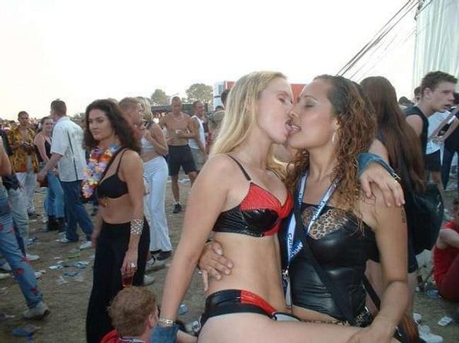25P Lesbische Kuesse (007) Lesbian Kisses