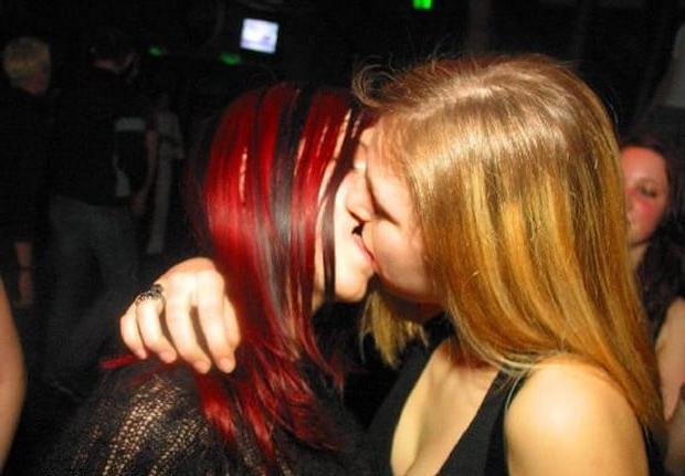 25P Lesbische Kuesse (007) Lesbian Kisses