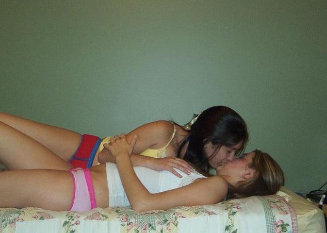 25P Lesbische Kuesse (007) Lesbian Kisses