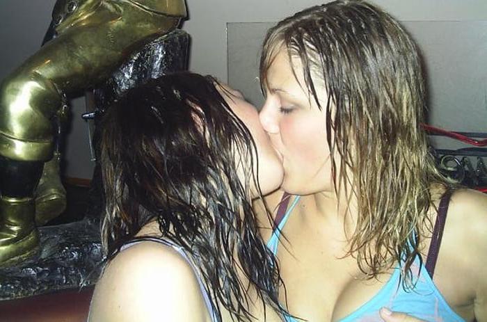 25P Lesbische Kuesse (007) Lesbian Kisses