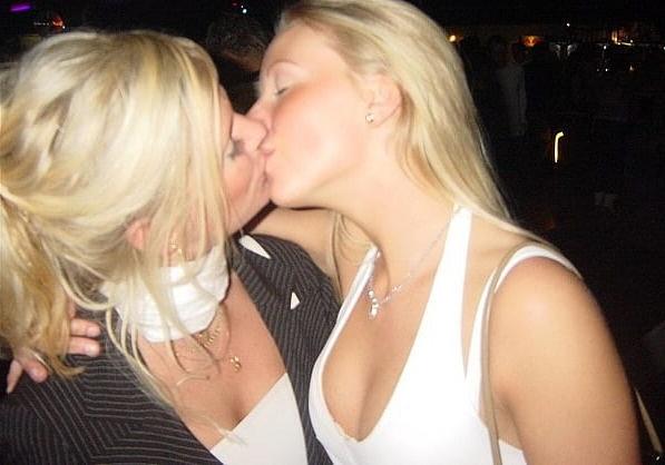 25P Lesbische Kuesse (007) Lesbian Kisses