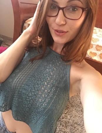 12P Redhead milf sent her lover some phone snaps