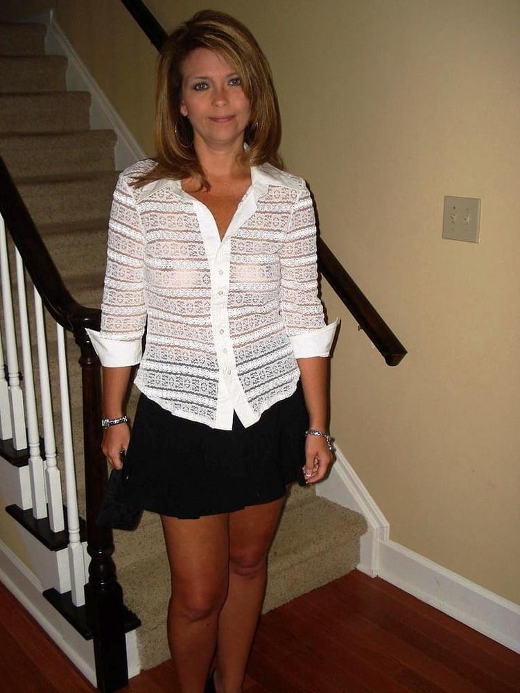 25P Exposed - Gorgeous Claudia and Her Hot Milf Body