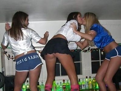 24P Amateur kissing lesbian girl