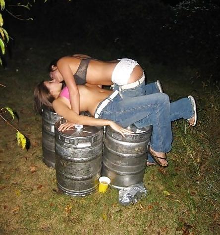 24P Amateur kissing lesbian girl